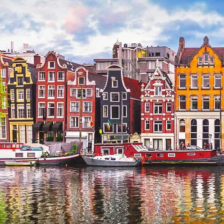 Romantic Boat In The Heart Of Amsterdam-3