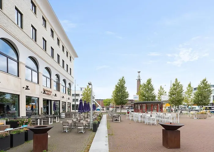 Authentic Dutch Houseboat in Amsterdam Zuid