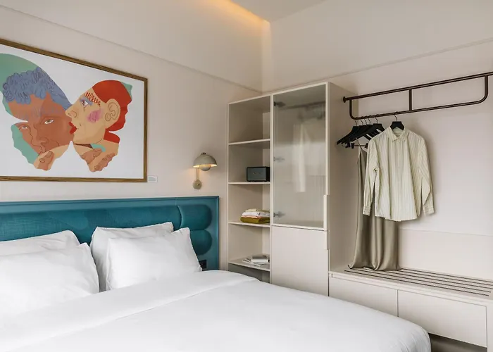 Social Hub City Extended Stay