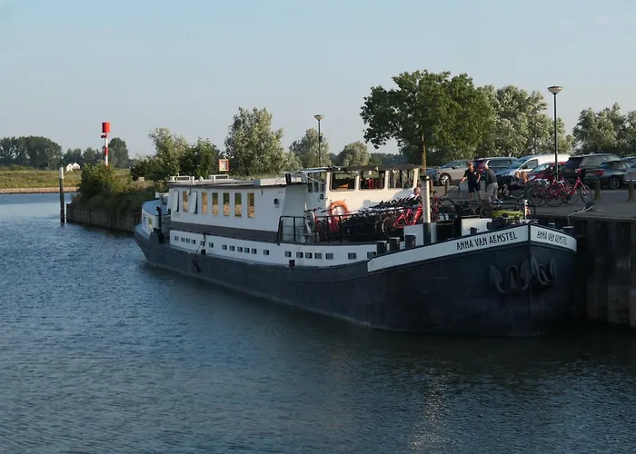 Botel Sailing Home
